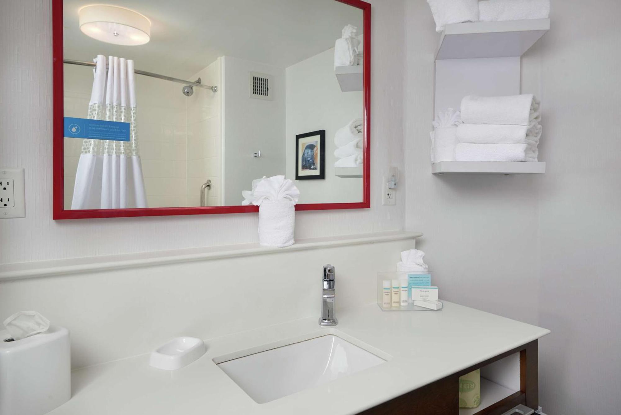 Hampton Inn Hanover Bagian luar foto